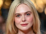 エル・ファニング、可憐なドレス姿でカンヌに　今年最長のスタンディングオベーション受け涙