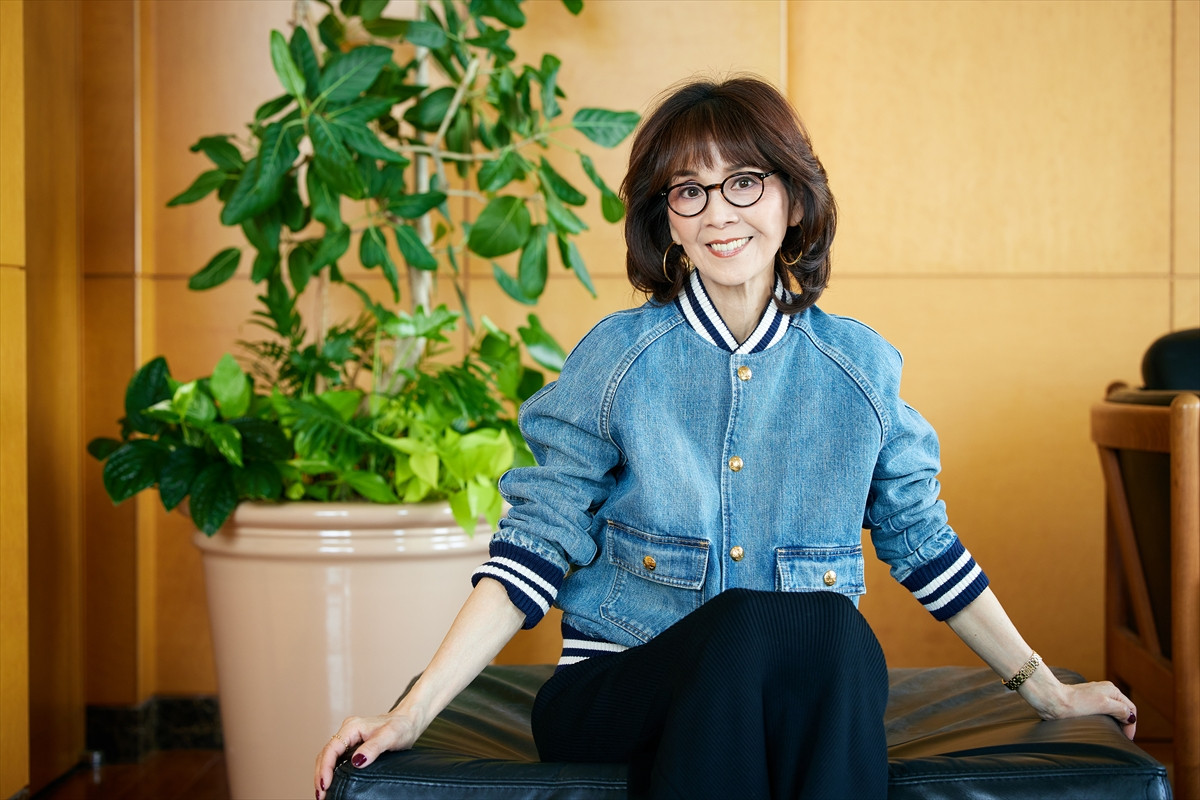 柏木由紀子、おしゃれなファッションが大人気　好奇心旺盛に自分らしく“77歳の今”を楽しむ
