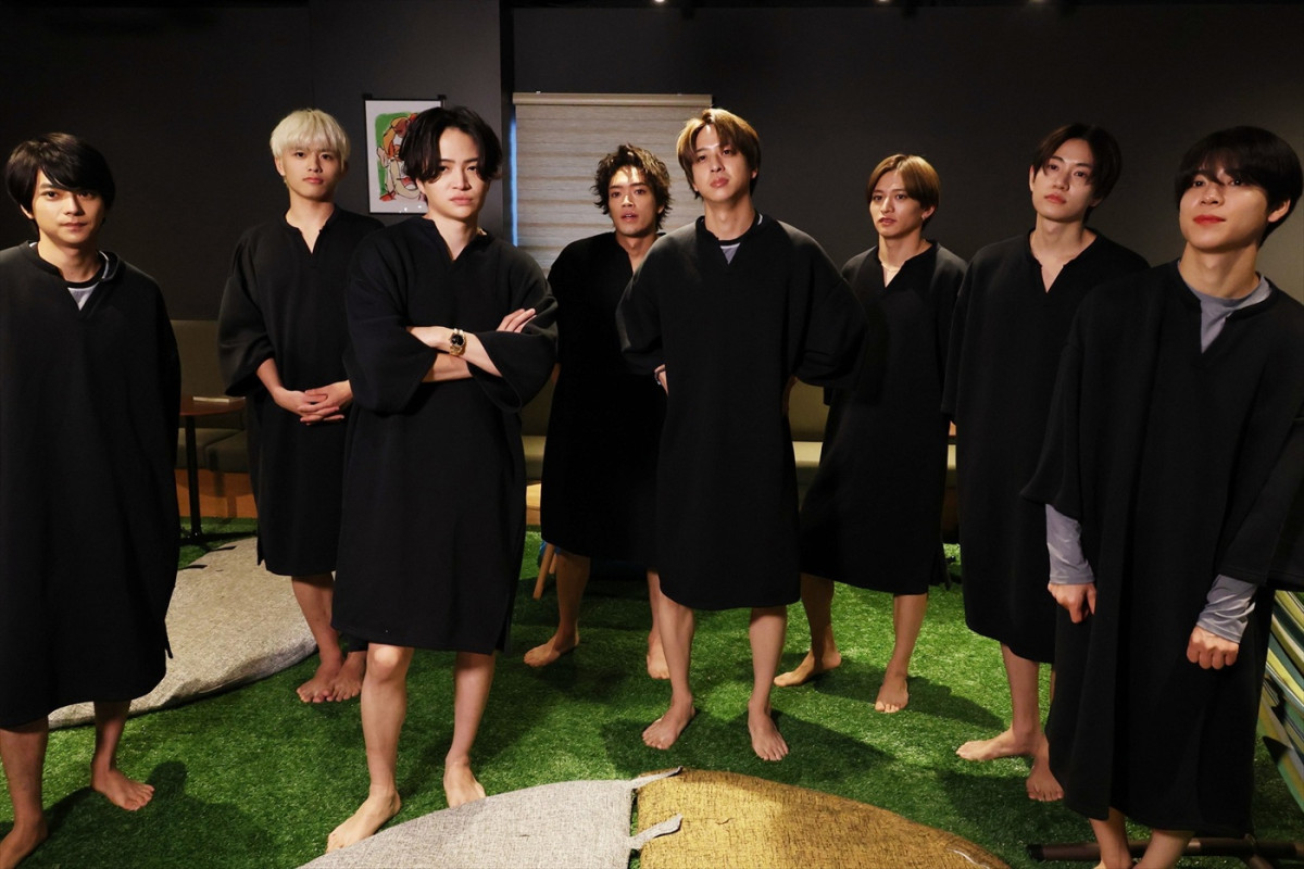 5月4日放送の『タイムレスマン』より(左から)佐藤勝利、篠塚大輝、菊池風磨、原嘉孝、寺西拓人、猪俣周杜、橋本将生、松島聡