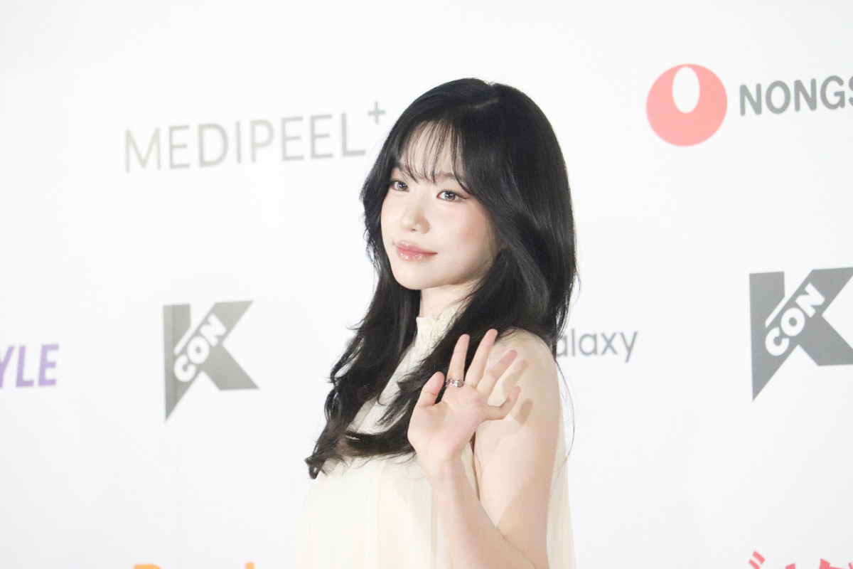 「KCON JAPAN 2025」のレッドカーペットに登場したチョ・ユリ＿20250509【二次使用不可】