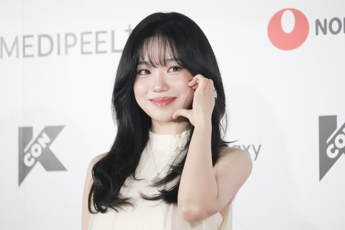 「KCON JAPAN 2025」のレッドカーペットに登場したチョ・ユリ＿20250509【二次使用不可】