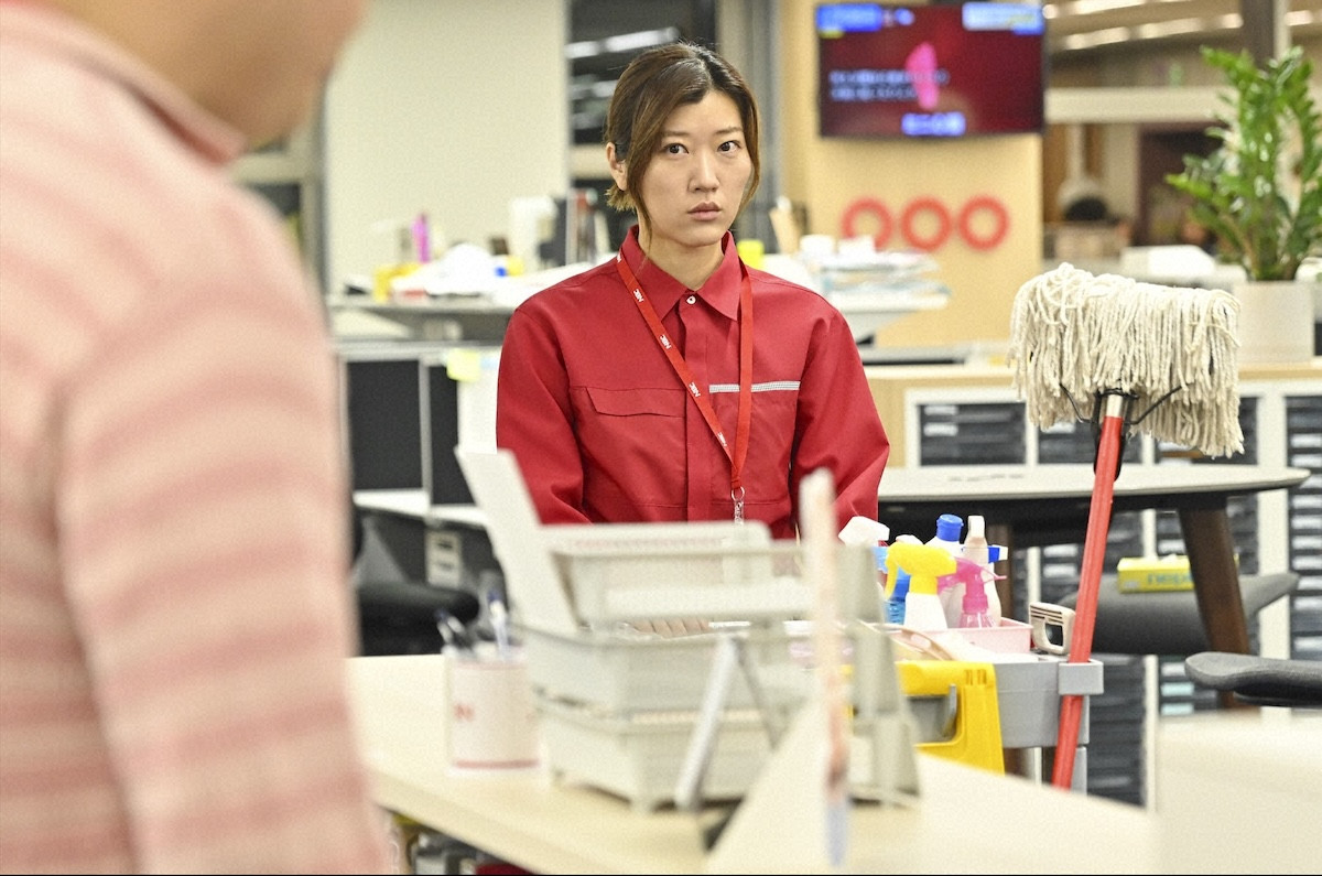 『キャスター』第9話　“進藤”阿部寛、スキャンダル発覚後も取材を継続　番組を揺るがす大事件が発生