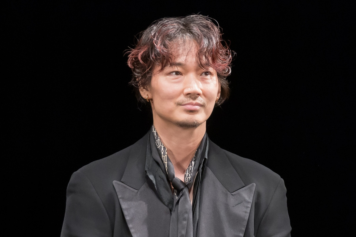 綾野剛、ファンへの気遣いに拍手「体調とか悪くなったらすぐ言って」