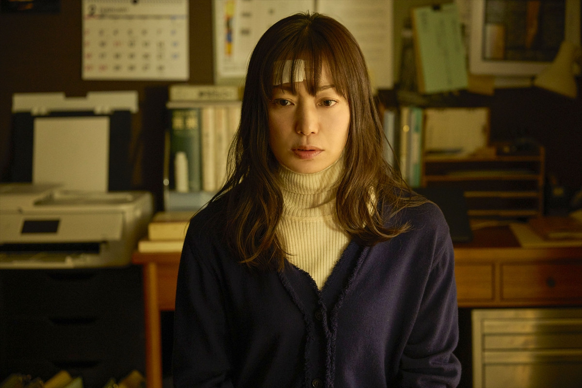 菅野美穂×赤楚衛二が誘う“近畿地方のある場所”でプレミア開催　不穏すぎる場面写真も一挙解禁