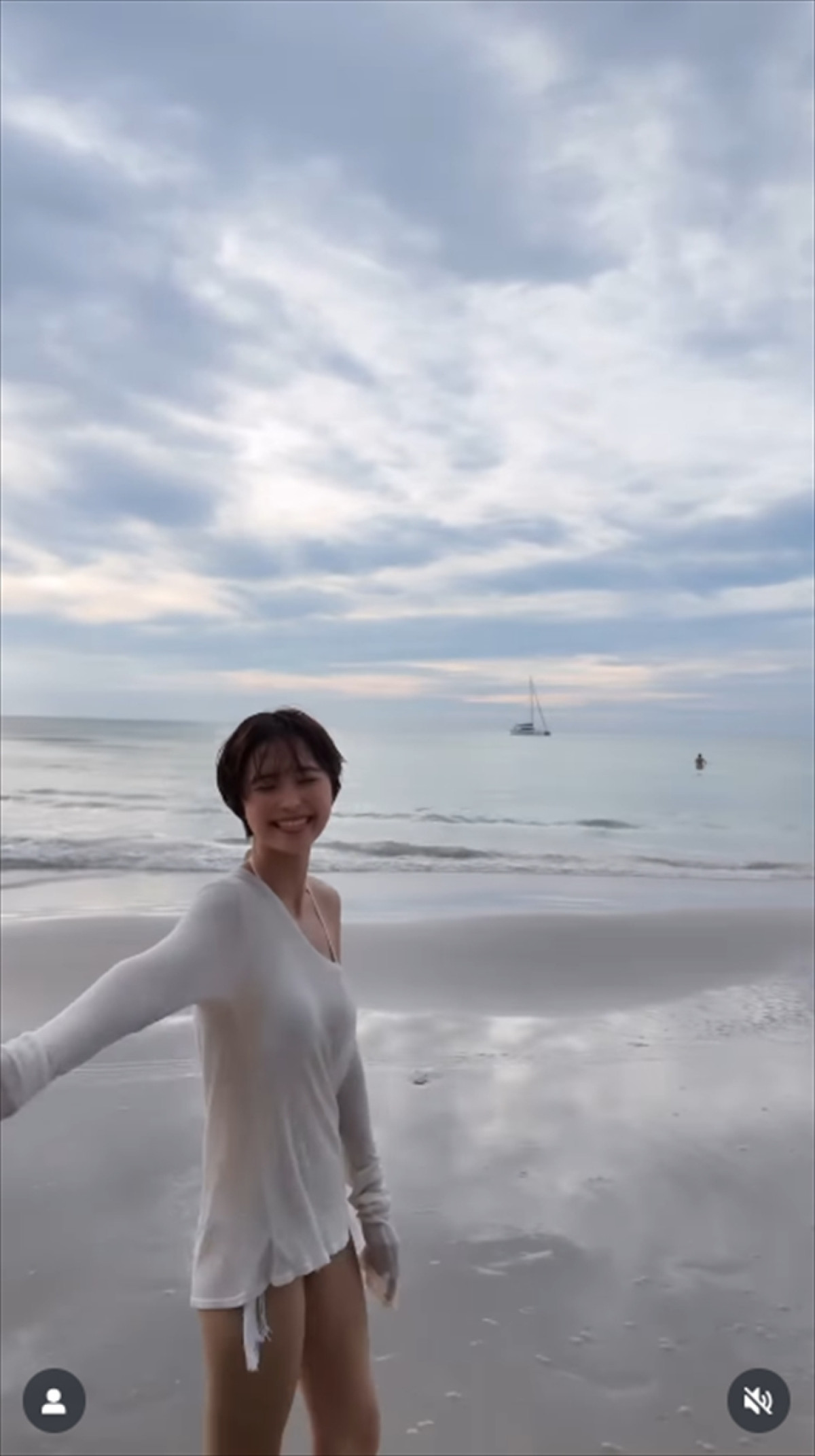 中島史恵に渡邊渚ら、“水着姿”にネット衝撃「スタイル抜群」「最高」　美女たちの魅力あふれる投稿が話題