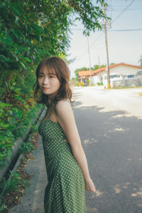 秋元真夏フォトブック『淡淡（あわあわ）』より