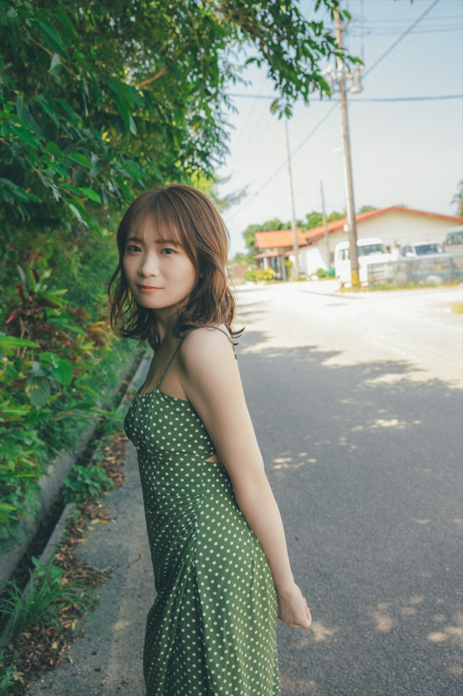 秋元真夏フォトブック『淡淡(あわあわ)』より