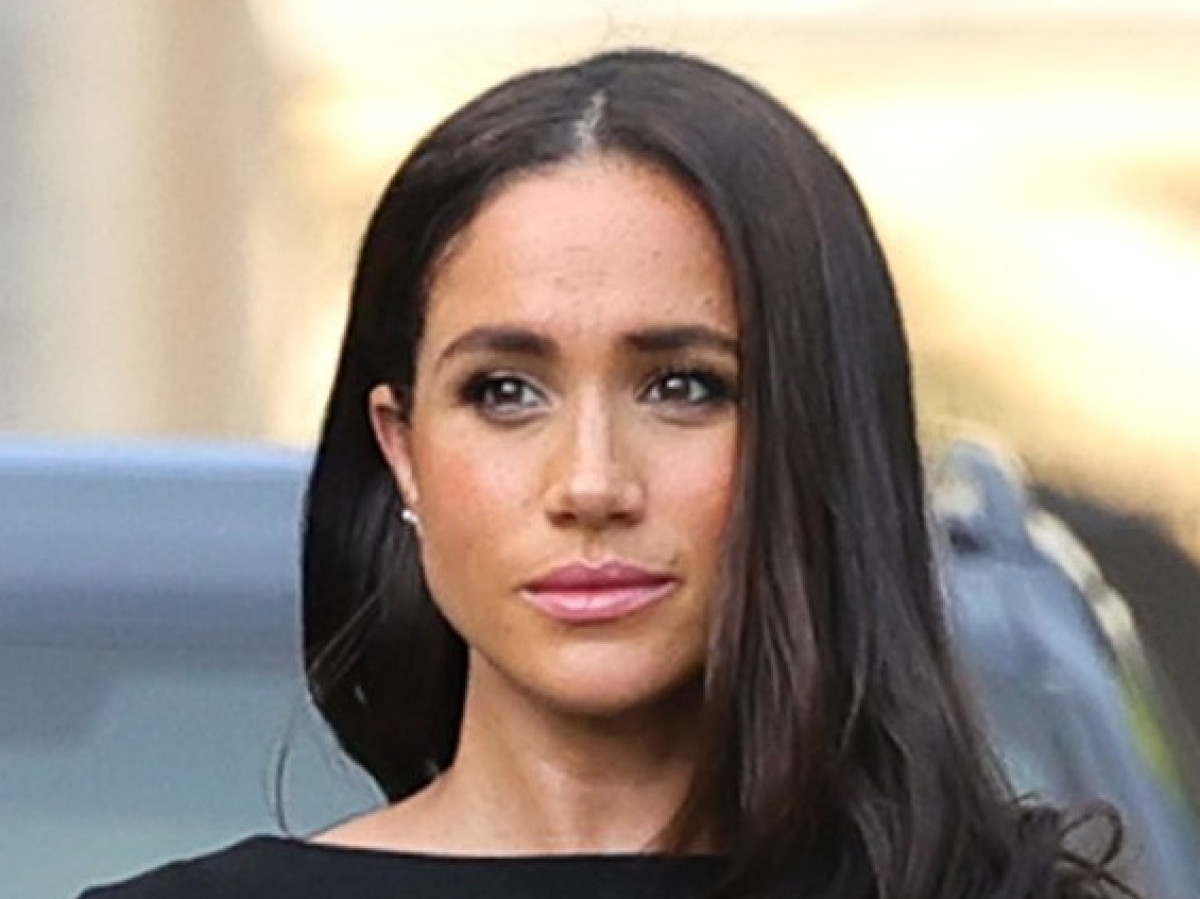 メーガン妃、ビーチで撮影した女優風ポートレート公開