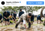 田植えに取り組む姿を披露した市原隼人　※「市原隼人」インスタグラム