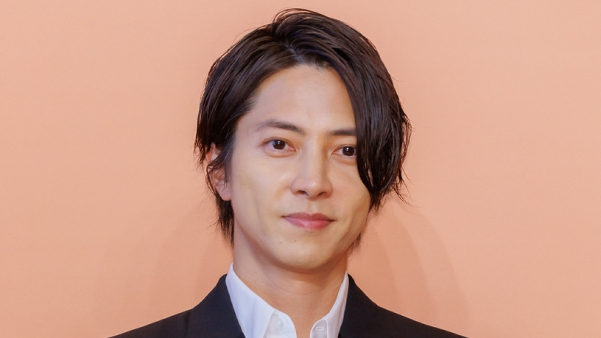 山下智久の“爆イケ証明写真”にファンもん絶 「レベチ