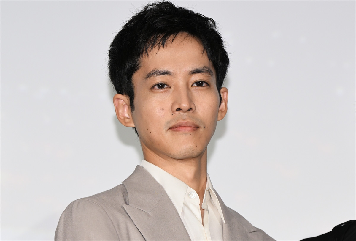 小栗旬、映画『フロントライン』初日に喜び「勇気をもらえる映画」　DMATへエールも