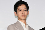 松坂桃李、映画『フロントライン』初日舞台挨拶に登場