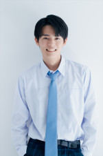 ドラマ『僕達はまだその星の校則を知らない』に出演する日向亘