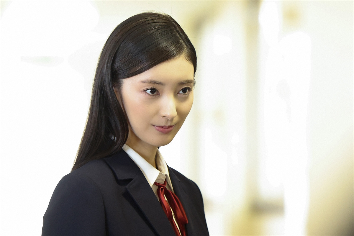 『レプリカ 元妻の復讐』初回　“すみれ”トリンドル玲奈、整形前の半生が不憫すぎ「泣けてくる」「復讐してよし!!」（ネタバレあり）