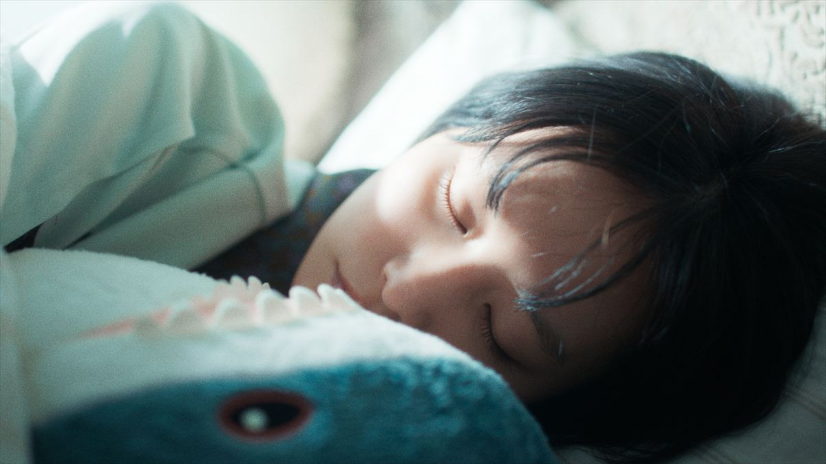 映画『愛されなくても別に』「プレゼント交換」MVより