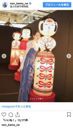 のん、自身の作品と並んで作品展をアピール　※「のん」インスタグラム