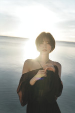 岡崎紗絵、“20代最後の写真集”発売決定！　部屋着や水着、大人っぽいドレス姿など披露