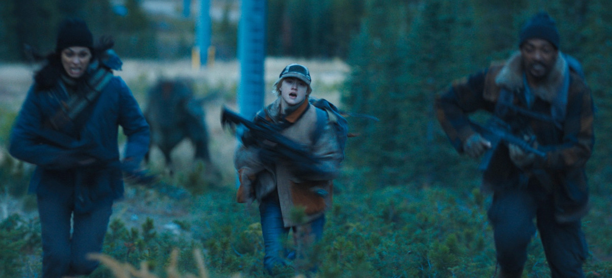 映画『エレベーション 絶滅ライン』場面写真