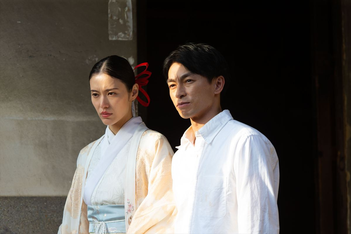 元宝塚スター・彩凪翔、“男役”から“巫女役”へ…初のホラーヒロインに挑戦　映画『男神』本編映像＆場面写真解禁