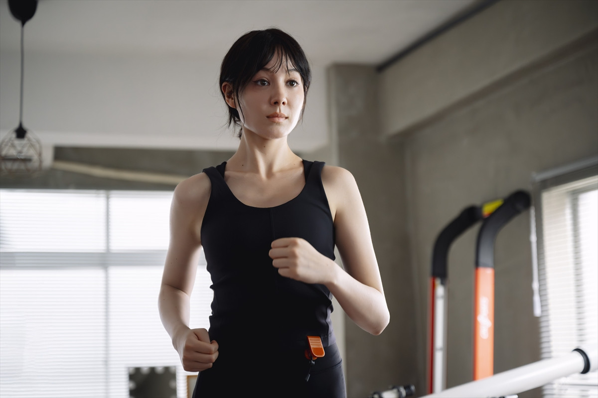 『レプリカ　元妻の復讐』“すみれ”トリンドル玲奈、まさかの変身に称賛続々「美人にしか似合わない」