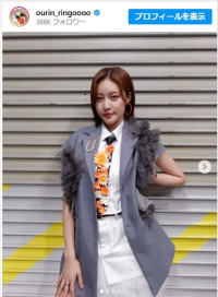 王林、「ヒルナンデス！バンド」のメンバーと記念撮影　※「王林」インスタグラム