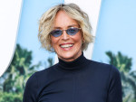 シャロン・ストーンが息子3人と一緒にレッドカーペットに