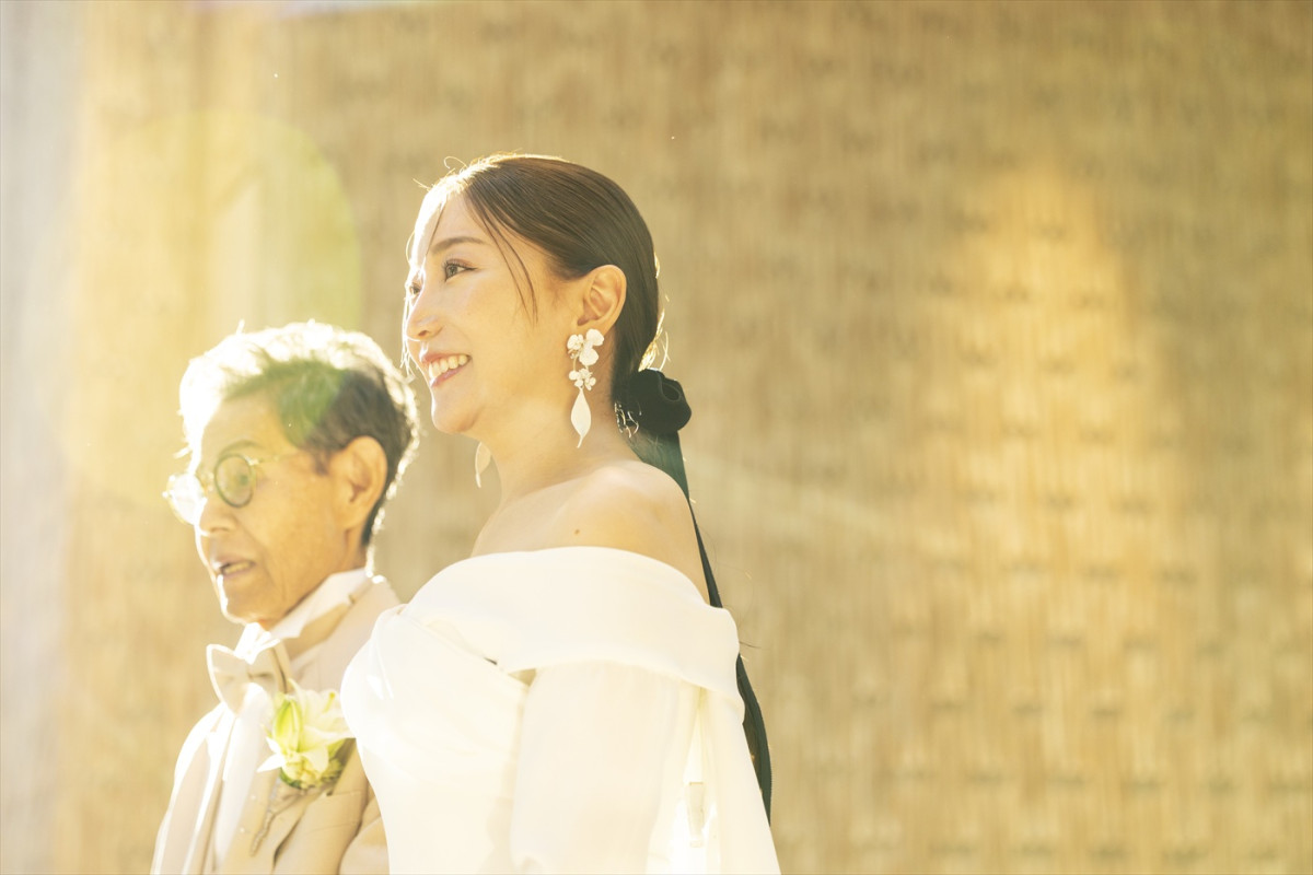 加藤茶・綾菜夫妻が「ゼクシィ」で大人なウエディング姿披露！　結婚15年目の誓い新たに