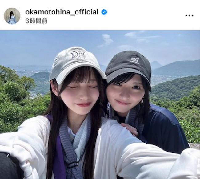 ヒット祈願のオフショットを公開した岡本姫奈(左)と遠藤さくら(右) ※「岡本姫奈」インスタグラム