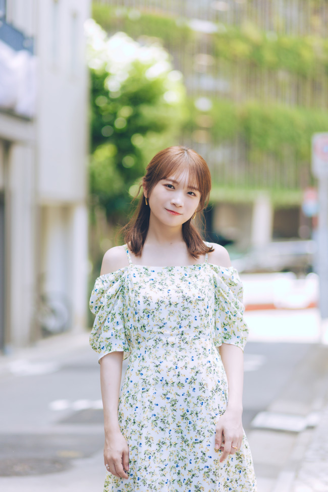 写真）秋元真夏が明かす、結婚観＆理想のパートナー「両親の関係性に