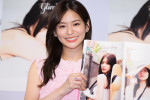 『永瀬莉子1st写真集 glimmers』発売記念イベントに出席した永瀬莉子