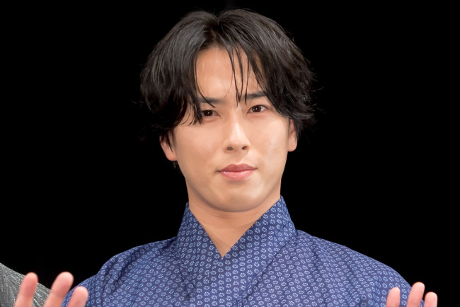 Snow Man・宮舘涼太、映画『⽕喰⿃を、喰う』完成披露試写会に登場
