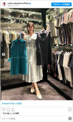 横山ルリカの美脚がまぶしいゴルフウェア姿　※「横山ルリカ」インスタグラム