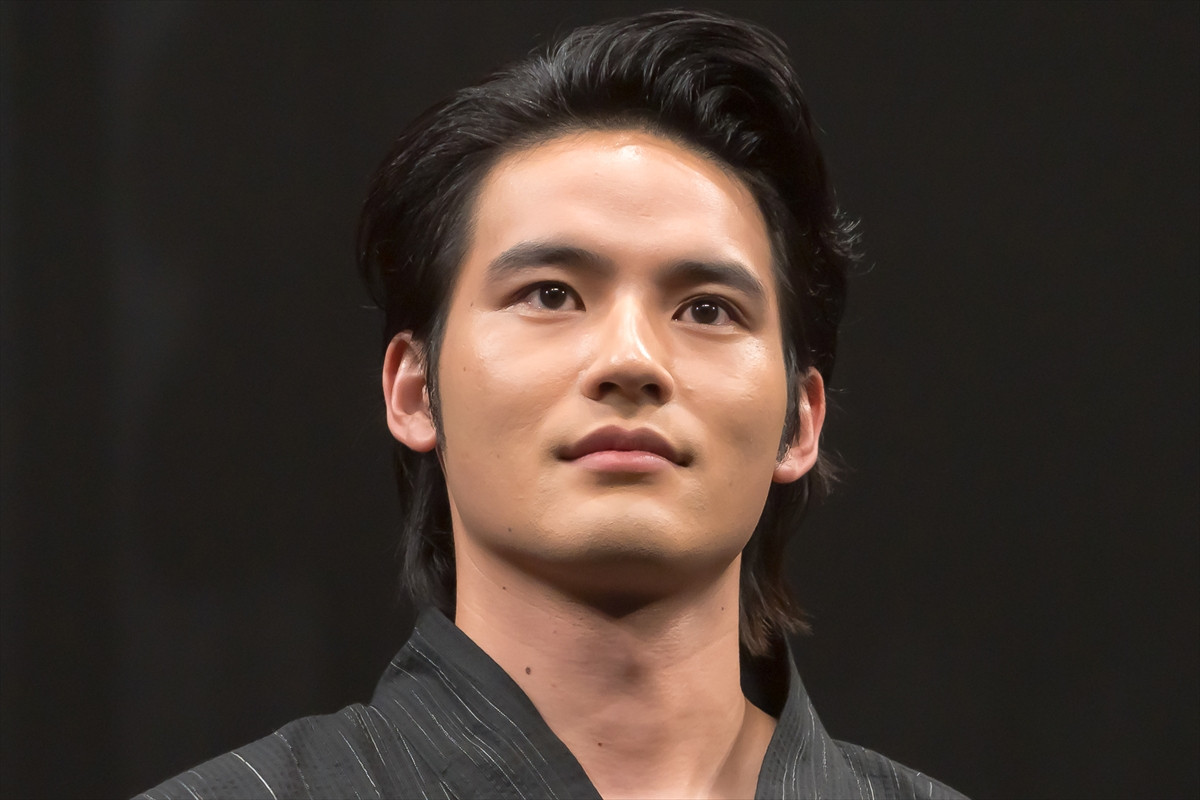 Snow Man・宮舘涼太、難役で長ぜりふにも挑戦「眉毛の演技にも挑戦しています」