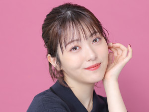 【写真】浜辺美波が25歳に！　振袖、ハイトーンヘアの制服姿…20代の貴重オフショットをイッキ見