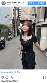 本田望結、Tシャツ姿で夏にサヨナラ　※「本田望結」インスタグラム