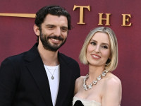 『ダウントン・アビー』イーディス役女優が下僕役俳優と極秘結婚していた！