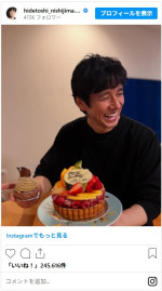西島秀俊、誕生日ケーキに満点笑顔　※「西島秀俊」インスタグラム