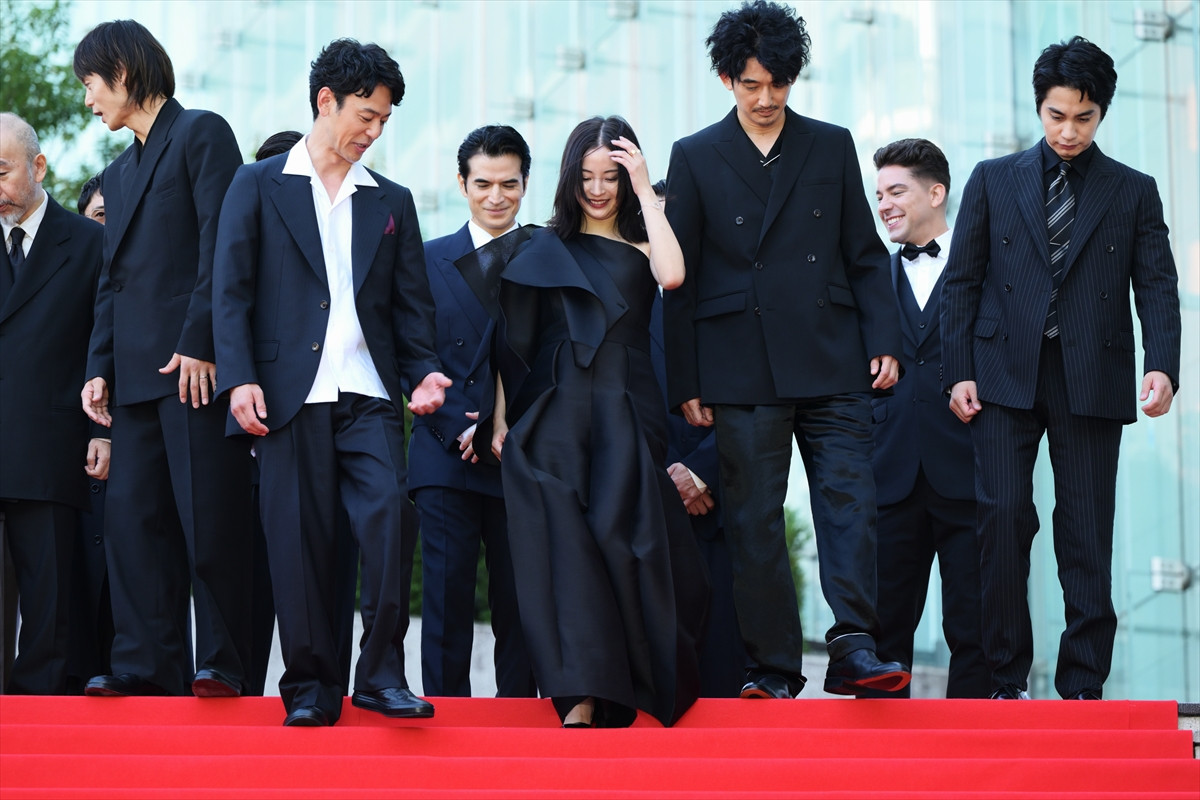 妻夫木聡、広瀬すず、窪田正孝ら豪華キャスト、映画『宝島』東京プレミアに登場