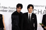 映画『愚か者の身分』第30回釜⼭国際映画祭 レッドカーペットセレモニーの様子