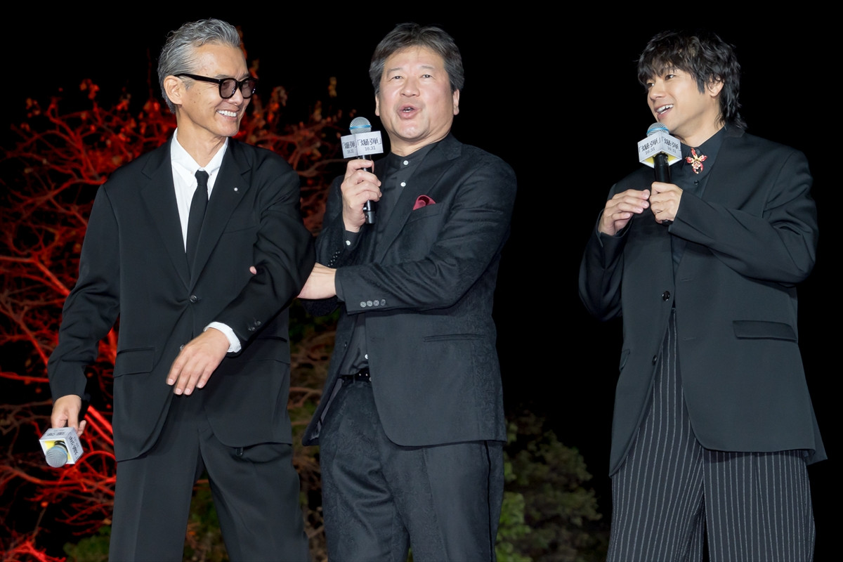 渡部篤郎、舞台挨拶で涙　佐藤二朗「いきなり泣き出すからびっくりしちゃった」