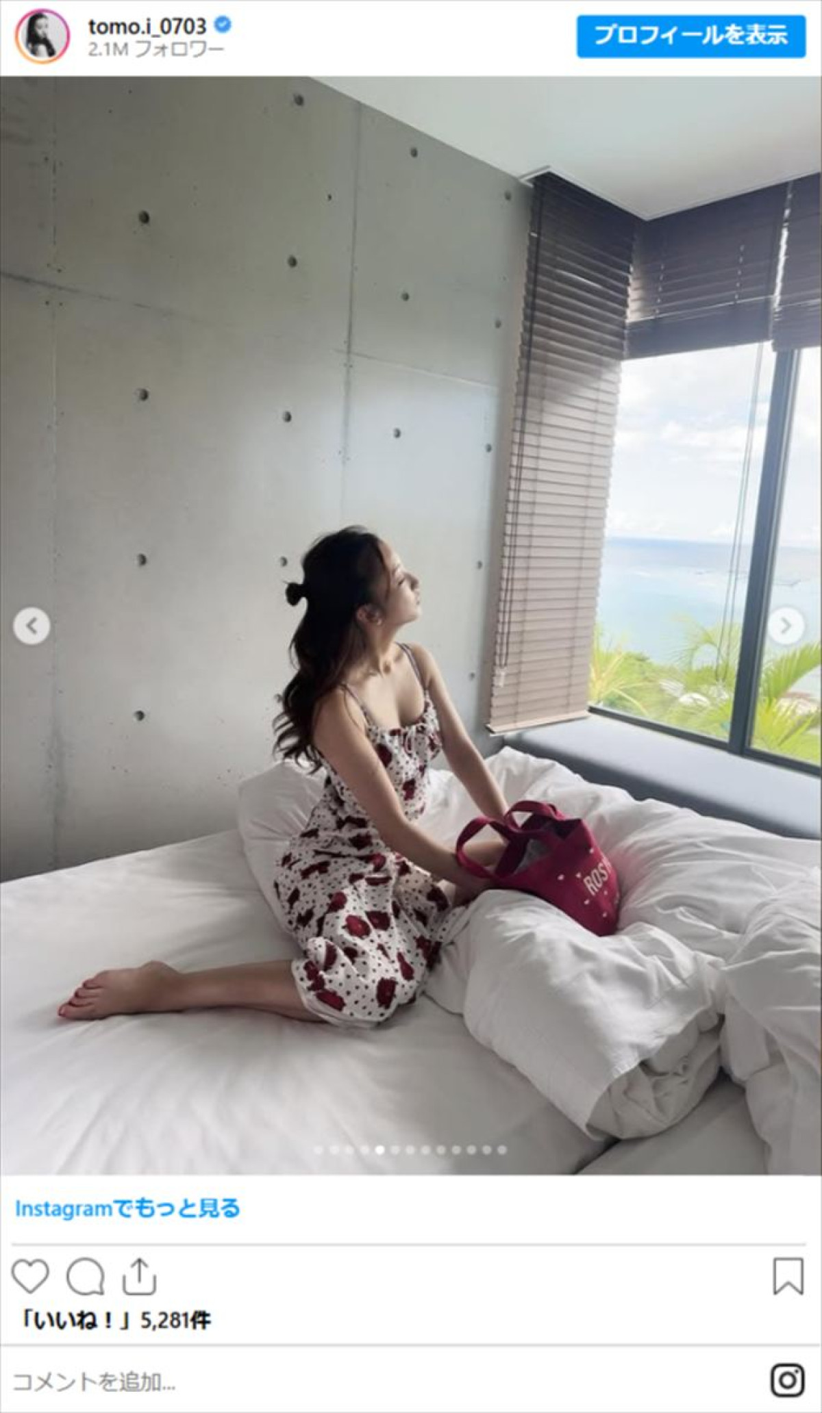 板野友美、水着で魅力全開「写真集出せる」「スタイル抜群」　“そっくり3歳娘”と沖縄へ