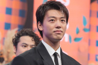 ドラマ『じゃあ、あんたが作ってみろよ』に出演する竹内涼真