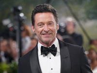 ヒュー・ジャックマン、恋人サットン・フォスターと交際順調　元妻とは関係修復中