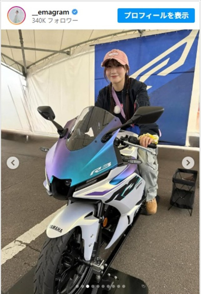 バイクが似合う伊藤愛真の最新ショット ※「伊藤愛真」インスタグラム