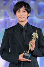 松坂桃李、『東京ドラマアウォード2025』授賞式に登場