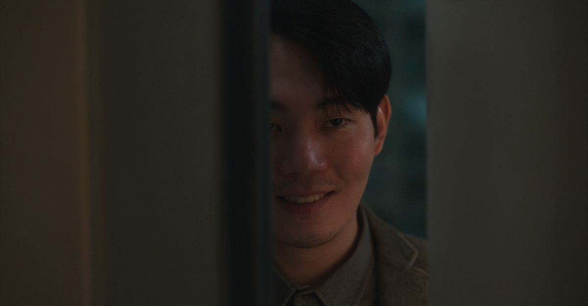 韓国発ホラー『層間騒音』恐怖の団地にはびこる不穏なアイテム・人物カットが一挙解禁