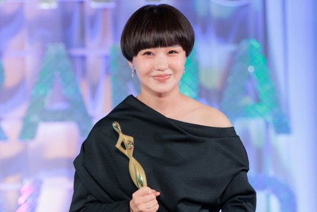 奈緒、『東京ドラマアウォード2025』授賞式に登場