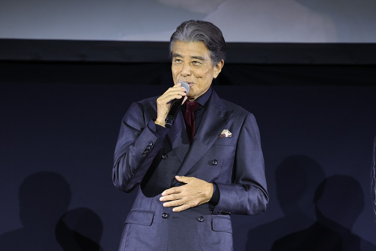 『港のひかり』、主演・舘ひろし＆藤井道人監督らが輪島市でレッドカーペットをかっ歩「プレミア上映はこの輪島でやりたかった」