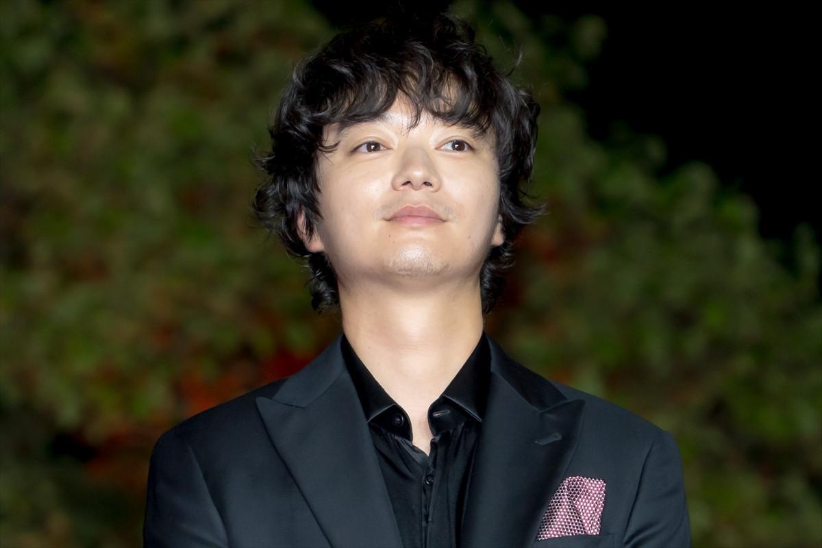 渡部篤郎、舞台挨拶で涙　佐藤二朗「いきなり泣き出すからびっくりしちゃった」
