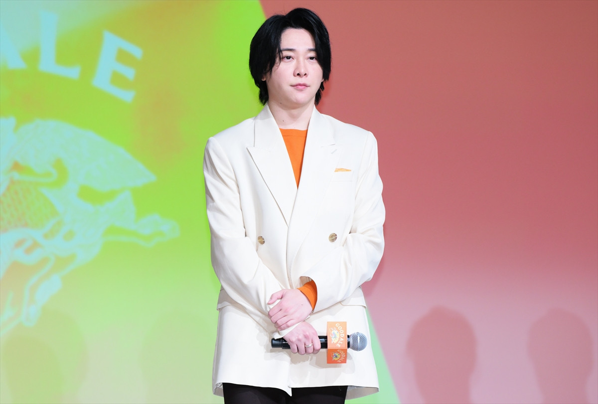 浜辺美波、酒類CM初出演に喜び　ビールの感想には鈴木亮平がいじり「シャンシャン!?」